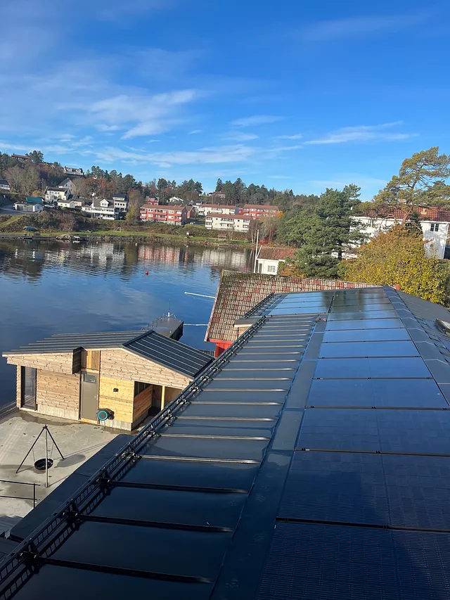 Solceller integrert i båndtekking