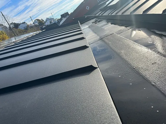 Solceller integrert i båndtekking
